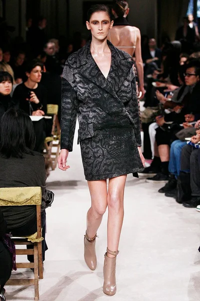Look 10